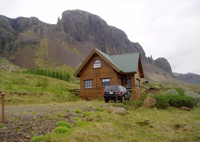 Vindheimar Cottage - Great View - Hot Tub